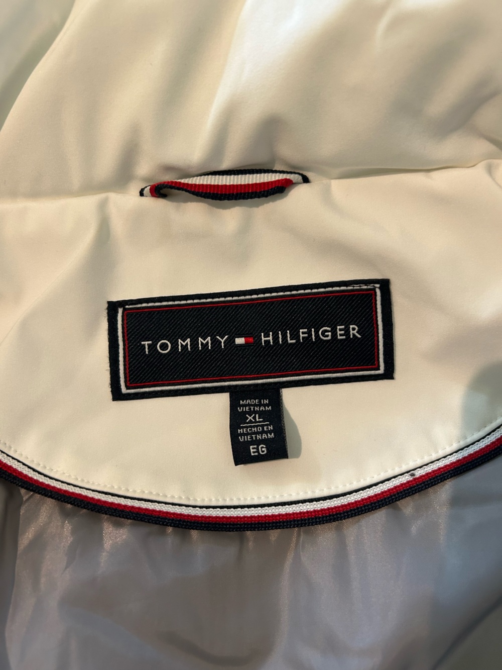 White puffer coat Tommy Hilfiger - Picture 7 of 11